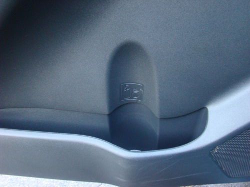 2011 TOYOTA YARIS 5 SPEED MANUAL HATCHBACK SUPER LOW MILES FUEL SAVER NO RESERVE, image 51