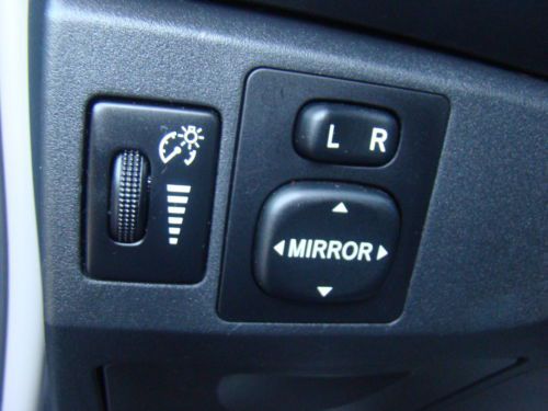 2011 TOYOTA YARIS 5 SPEED MANUAL HATCHBACK SUPER LOW MILES FUEL SAVER NO RESERVE, image 52