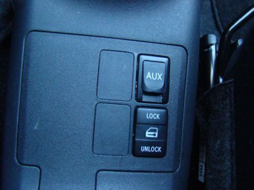 2011 TOYOTA YARIS 5 SPEED MANUAL HATCHBACK SUPER LOW MILES FUEL SAVER NO RESERVE, image 53