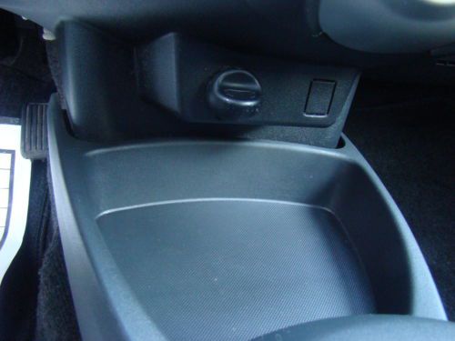 2011 TOYOTA YARIS 5 SPEED MANUAL HATCHBACK SUPER LOW MILES FUEL SAVER NO RESERVE, image 54