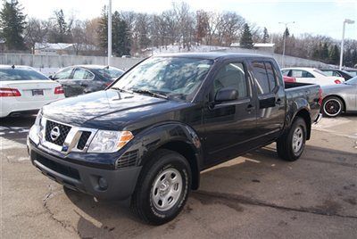 2012 nissan frontier s 4wd, black/gray, bedliner, only 3601 miles