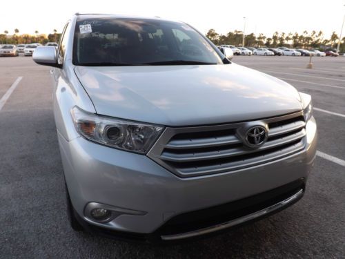 2011, limited, awd, v6,clean carfax,  tv/dvd, camera, 7 pass, leather, sun roof