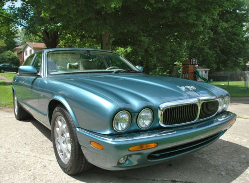 Beautiful jaguar xj8 low miles