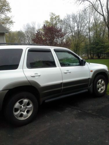 Sports untility mazda mid size 6 cylinder 4 wheel drive white lx 5 passenger