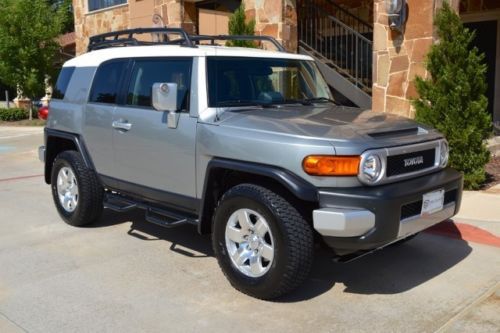 2009 toyota fj cruiser!! silver/black - well maintained! priced to sell! call!