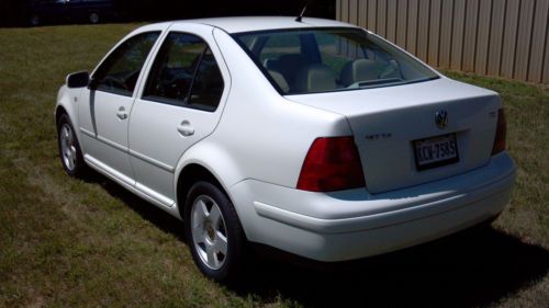 ****NO RESERVE AUCTION**** White TDI Sedan with Brand New Tires, image 6