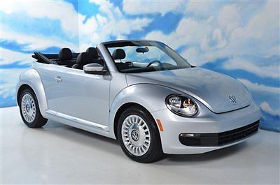 2013 volkswagen beetle convertible - **** only 1200 miles **** leather interior