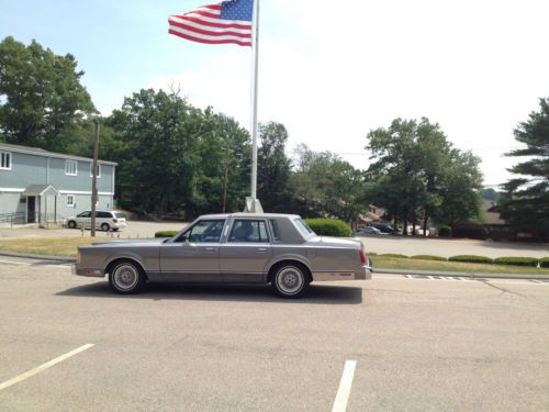 1989 lincoln town car cartier sedan 4-door 5.0l