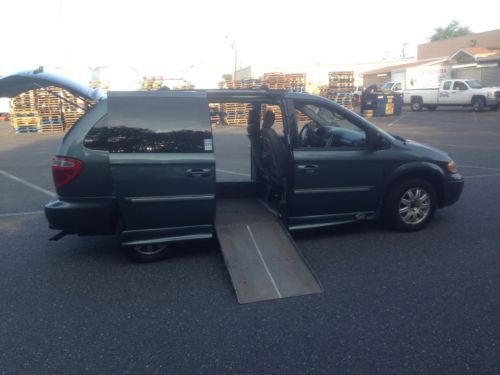 Van  wheelchair handicap chrysler town country2005  ams power ramp hand contro