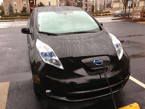 2012 nissan leaf sl black electric plug in 4 door hatchback w/ bluetooth, camera