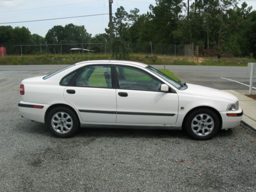 2001 volvo s40 base sedan 4-door 1.9l