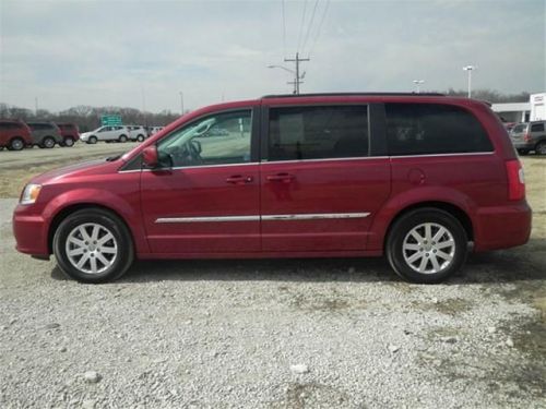2013 chrysler town & country touring
