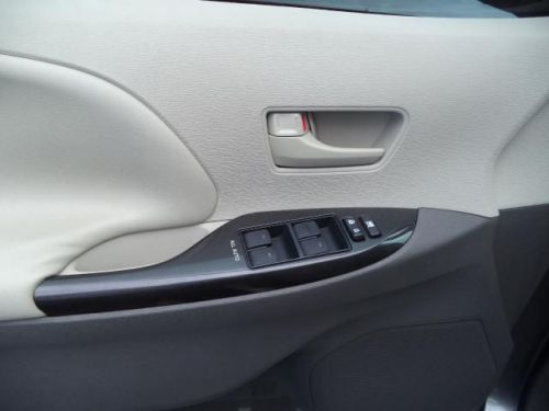 2011 toyota sienna base