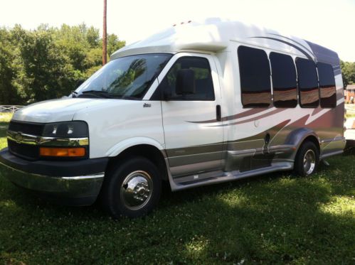 2006 custom chevy express 3500  executive limo van/party bus with turtle top