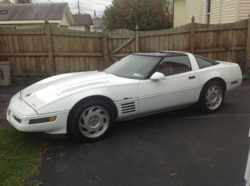 1992 chevrolet corvette base hatchback 2-door 5.7l