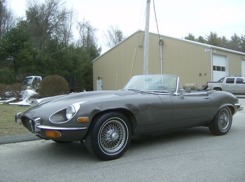 Jaguar 1971 v-12 e-type roadster