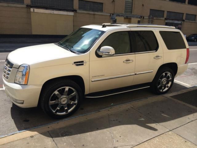 2010 - cadillac escalade