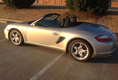 2007 porsche boxster s; 38,000 mi; convertible; 3.4l 6 spd manual;silver/blak