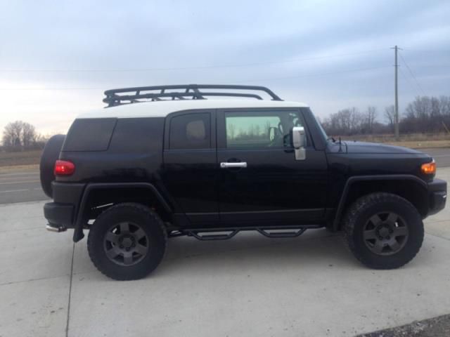 Toyota fj cruiser base sport utility 4-door