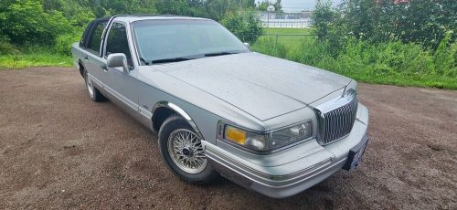 1996 Presidental Signature Series Lincoln Town Car, C $12,000.00, image 2