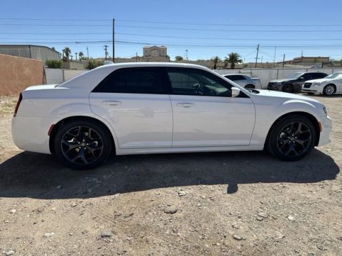 2023 chrysler 300 series touring l rwd