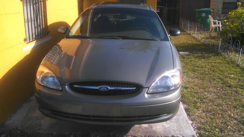 2002 ford taurus sel. 156600 miles. great and reliable car