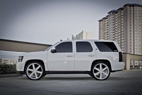 2008 chevrolet tahoe hybrid 26in wheels