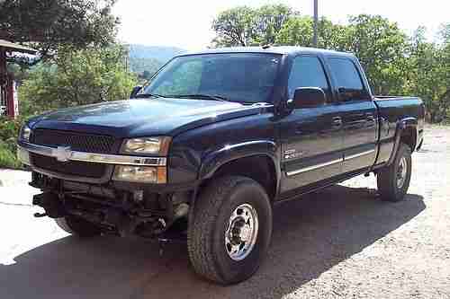 2004 Chevrolet Silverado 2500 HD LT Crew Cab 4x4 duramax diesel 6.6L salvage, image 2