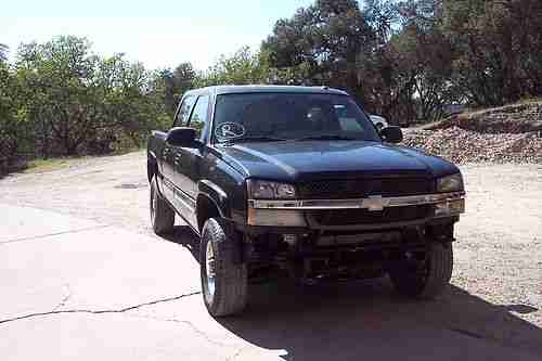 2004 Chevrolet Silverado 2500 HD LT Crew Cab 4x4 duramax diesel 6.6L salvage, image 3