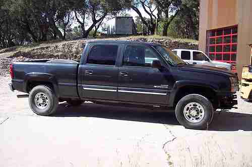 2004 Chevrolet Silverado 2500 HD LT Crew Cab 4x4 duramax diesel 6.6L salvage, image 4