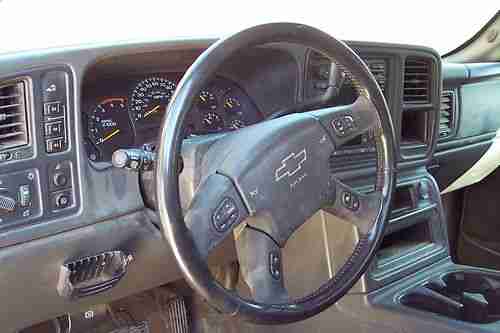 2004 Chevrolet Silverado 2500 HD LT Crew Cab 4x4 duramax diesel 6.6L salvage, image 10