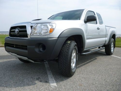 2007 toyota tacoma  sr5 4x4 low miles, super clean no reserve/rebuilt