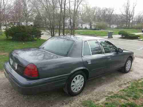 2007 Ford Crown Victoria Base Sedan 4-Door 4.6L Police Interceptor Low Reserve, image 2