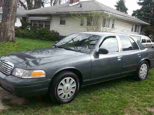 2007 Ford Crown Victoria Base Sedan 4-Door 4.6L Police Interceptor Low Reserve, image 3