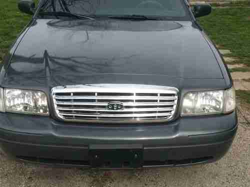 2007 Ford Crown Victoria Base Sedan 4-Door 4.6L Police Interceptor Low Reserve, image 4
