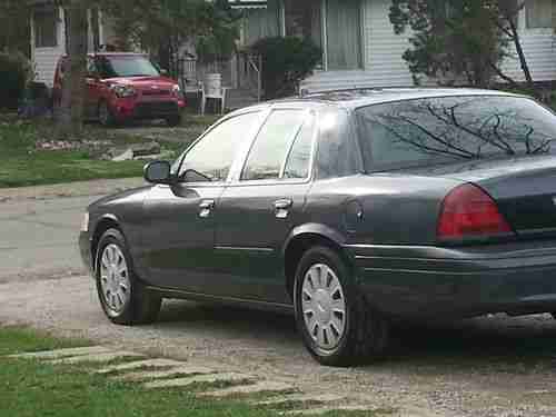 2007 Ford Crown Victoria Base Sedan 4-Door 4.6L Police Interceptor Low Reserve, image 7
