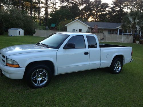 2003 dodge dakota r/t club cab 112,045 miles non-smoker w/ superchip 2nd owner