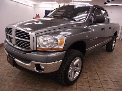 Beautiful dodge ram slt with a hemi in great condition...