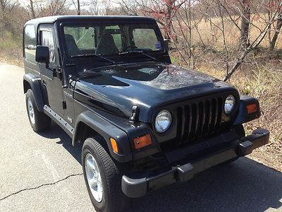 1998 jeep wrangler se sharp black with hardtop and half steel doors nr. 20 mpg!