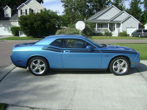 2010 dodge challenger r/t coupe 2-door 5.7l