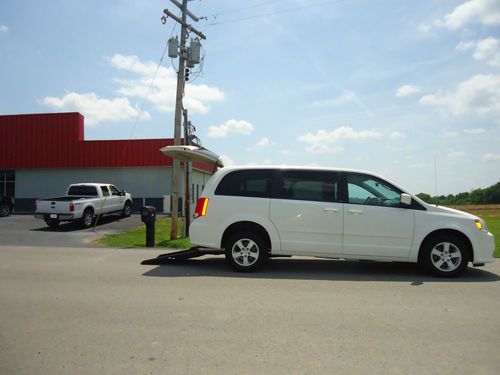 2012 dodge grand caravan sxt wheelchair/handicap ramp van rear entry conversion