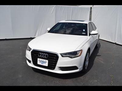 3.0 quattro turbo-navigation-moon roof-prem.sound-low miles-rearview camera