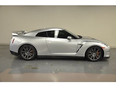 Super silver gt-r premium