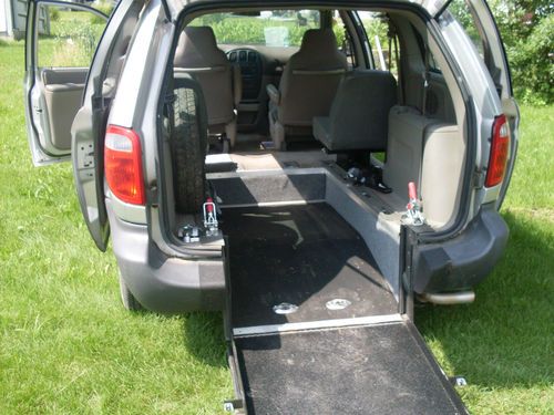 2003 handicap accessable dodge caravan