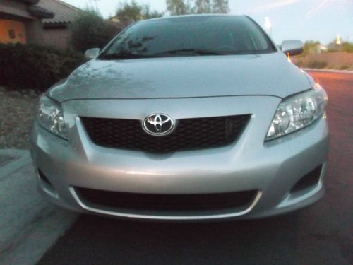 2009 toyota corolla  looks and drives like new ,save gas and money on this great
