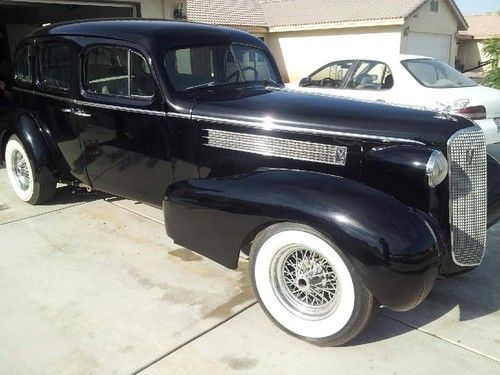 Automatic 1937 cadillac fleetwood four (4) doors v-8 series 60