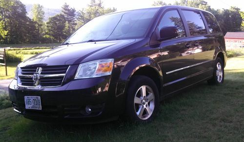 2008 grand caravan sxt  3.8l 6 cyl. 4 door excellent condition, stow 'n go seats