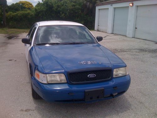 2003 Ford Crown Victoria Police Interceptor Sedan 4-Door 4.6L P71, image 2