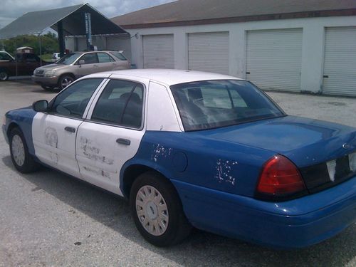 2003 Ford Crown Victoria Police Interceptor Sedan 4-Door 4.6L P71, image 6