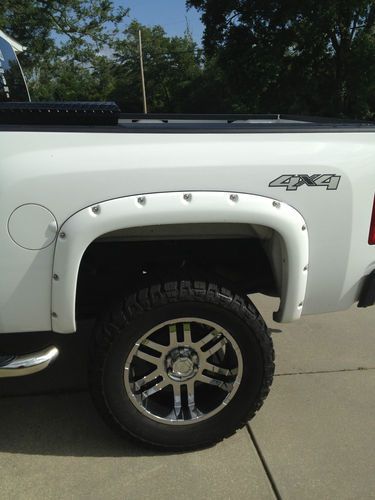 2011 Chevy Silverado sothern comfort package 4x4 24,000 miles, image 3